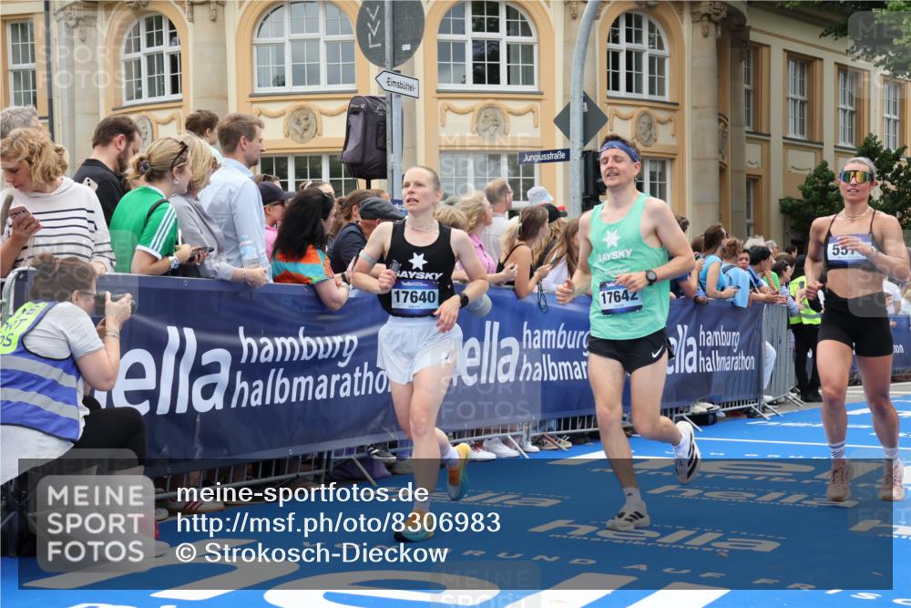 29.06.2025 - hella hamburg halbmarathon Strokosch-Dieckow http://msf.ph/oto/8306983 29.06.2025 10:56:08 Ziel 1180, 1193, 3042, 3058, 4594, 4813, 5465, 5492, 5570, 7594, 8330, 8639, 9903, 9907, 10789, 12348, 12545, 14363, 15484, 16113, 16634, 17468, 17640, 17642, 18212, 19152 meine-sportfotos.de