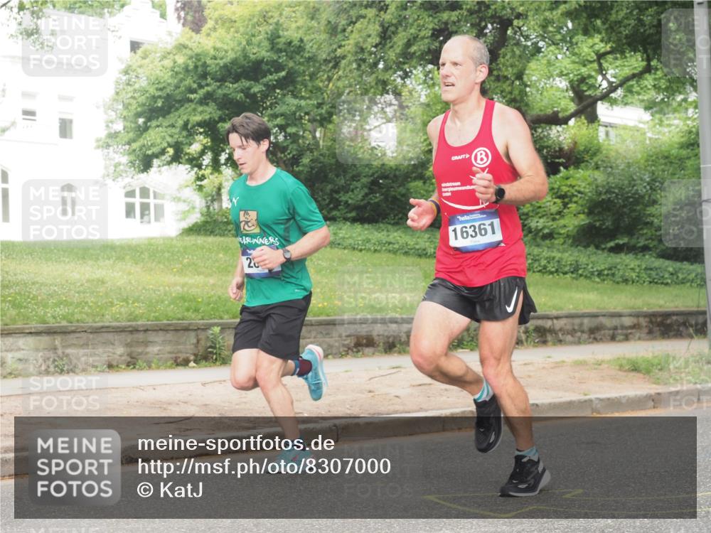 29.06.2025 - hella hamburg halbmarathon KatJ http://msf.ph/oto/8307000 29.06.2025 10:14:41 Zwischen KM18-KM19 2892, 7142, 7855 meine-sportfotos.de