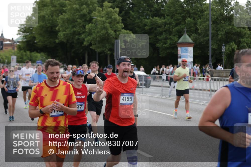 29.06.2025 - hella hamburg halbmarathon Jannik Wohlers http://msf.ph/oto/8307007 29.06.2025 10:38:07 Lombardsbrücke 1721, 1791, 2113, 2151, 2576, 2660, 3010, 3094, 3095, 3216, 3286, 3323, 3338, 3635, 3636, 3726, 3777, 3841, 4028, 4139, 4155, 4159, 4259, 4260, 4316, 4883, 5085, 5089, 5155, 5617, 5684, 5735, 5913, 6695, 6696, 6875, 7117, 7148, 7371, 7561, 7692, 7868, 8635, 8718, 9004, 9424, 9699, 11635, 11697, 11728, 12075, 12116, 12577, 12677, 13000, 13200, 13823, 13833, 14096, 15101, 15644, 16174, 16214, 16708, 17091, 17250, 17333, 17478, 18471, 18709 meine-sportfotos.de