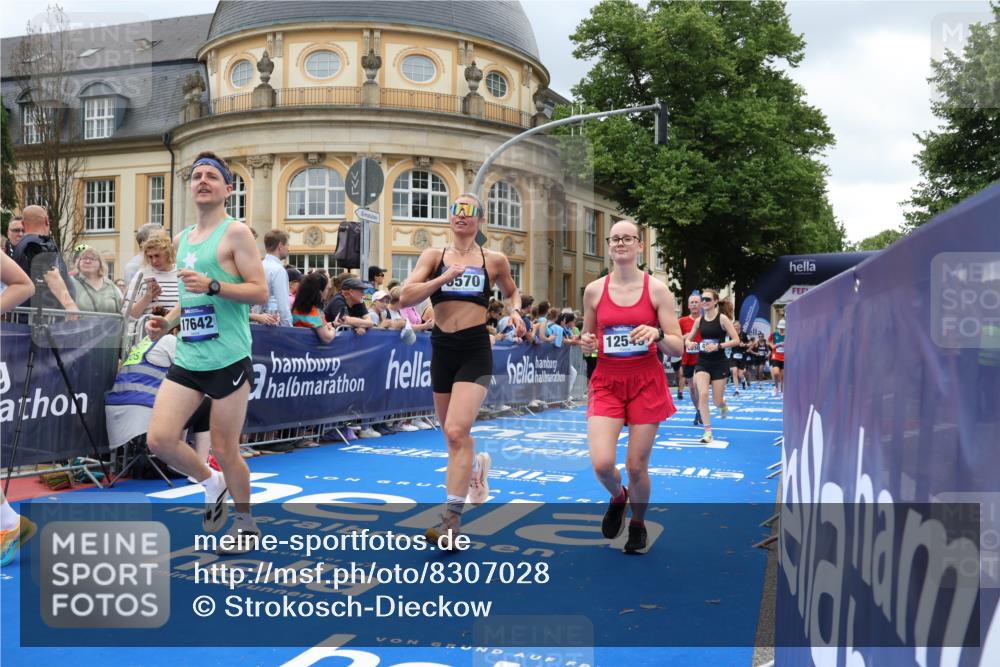 29.06.2025 - hella hamburg halbmarathon Strokosch-Dieckow http://msf.ph/oto/8307028 29.06.2025 10:56:09 Ziel 1180, 1193, 3058, 4594, 4813, 5465, 5492, 5570, 7594, 8330, 8639, 9903, 9907, 10789, 12348, 12545, 14363, 15484, 16113, 16634, 17468, 17640, 17642, 18212, 19152 meine-sportfotos.de