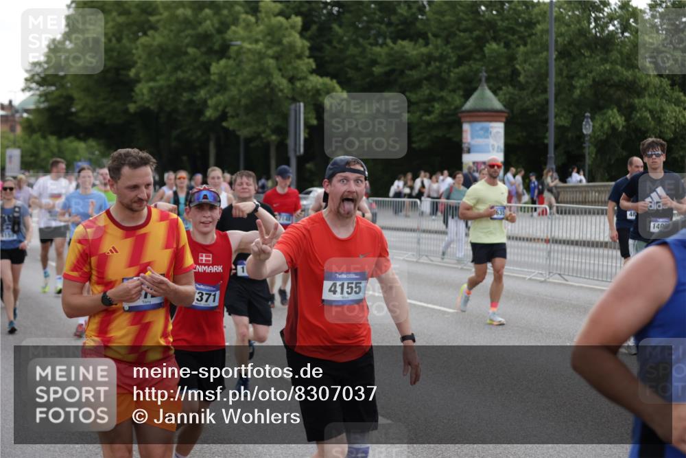 29.06.2025 - hella hamburg halbmarathon Jannik Wohlers http://msf.ph/oto/8307037 29.06.2025 10:38:07 Lombardsbrücke 1721, 1791, 2113, 2151, 2576, 2660, 3010, 3094, 3095, 3216, 3286, 3323, 3338, 3635, 3636, 3726, 3777, 3841, 4028, 4139, 4155, 4159, 4259, 4260, 4316, 4883, 5085, 5089, 5155, 5617, 5684, 5735, 5913, 6695, 6696, 6875, 7117, 7148, 7371, 7561, 7692, 7868, 8635, 8718, 9004, 9424, 9699, 11635, 11697, 11728, 12075, 12116, 12577, 12677, 13000, 13200, 13823, 13833, 14096, 15101, 15644, 16174, 16214, 16708, 17091, 17250, 17333, 17478, 18471, 18709 meine-sportfotos.de