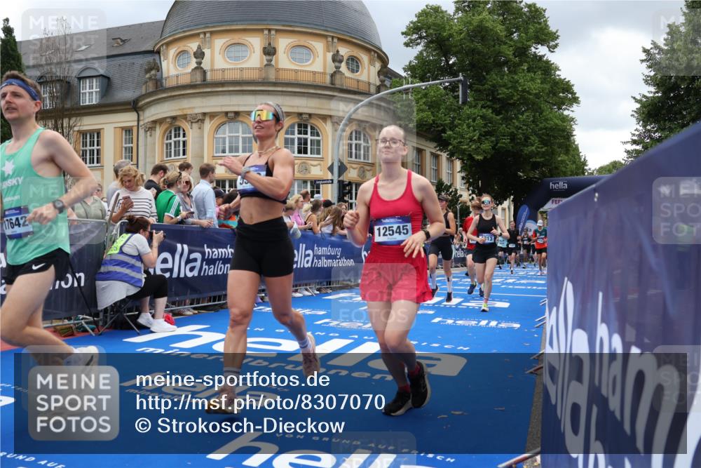 29.06.2025 - hella hamburg halbmarathon Strokosch-Dieckow http://msf.ph/oto/8307070 29.06.2025 10:56:09 Ziel 1180, 1193, 3058, 4594, 4813, 5465, 5492, 5570, 7594, 8330, 8639, 9903, 9907, 10789, 12348, 12545, 14363, 15484, 16113, 16634, 17468, 17640, 17642, 18212, 19152 meine-sportfotos.de