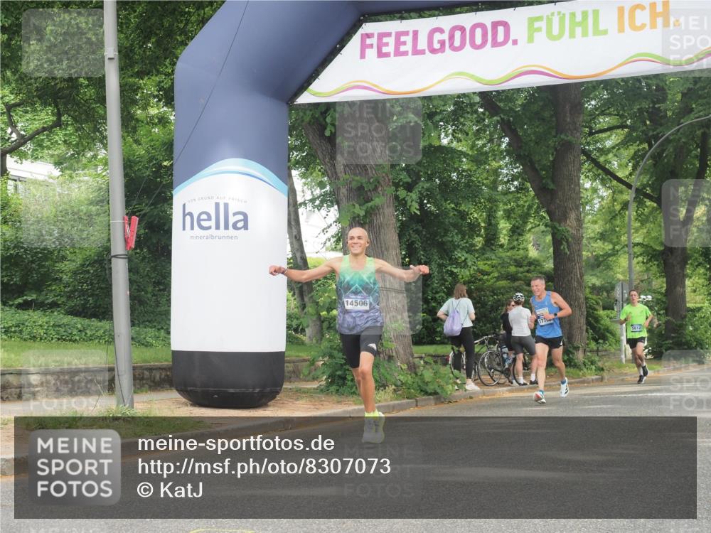 29.06.2025 - hella hamburg halbmarathon KatJ http://msf.ph/oto/8307073 29.06.2025 10:14:44 Zwischen KM18-KM19 2892, 7142 meine-sportfotos.de