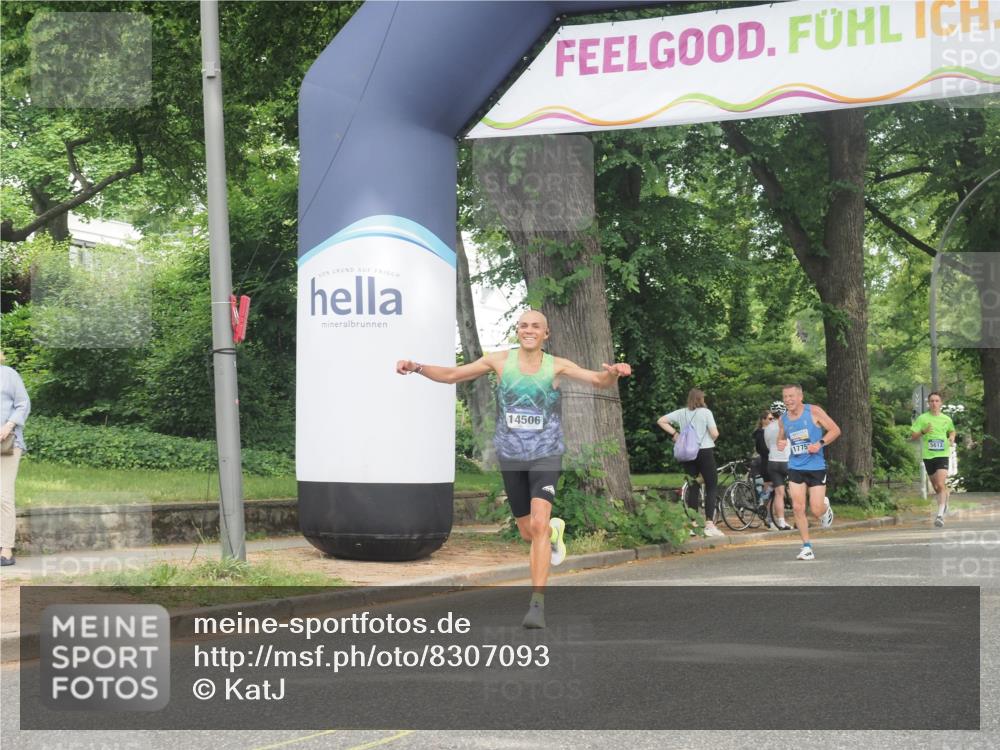 29.06.2025 - hella hamburg halbmarathon KatJ http://msf.ph/oto/8307093 29.06.2025 10:14:44 Zwischen KM18-KM19 2892, 7142 meine-sportfotos.de