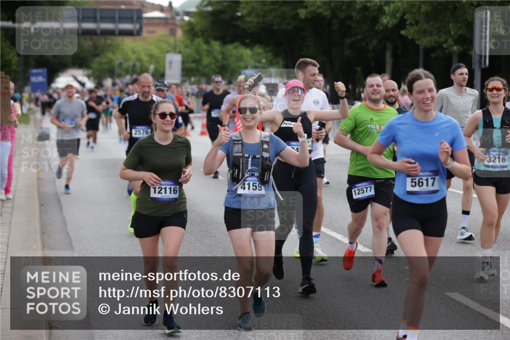 29.06.2025 - hella hamburg halbmarathon Jannik Wohlers http://msf.ph/oto/8307113 29.06.2025 10:38:10 Lombardsbrücke 56, 1721, 2151, 2576, 2660, 3094, 3095, 3216, 3286, 3323, 3726, 3777, 3841, 4028, 4139, 4155, 4159, 4259, 4260, 4316, 4883, 5085, 5089, 5155, 5617, 5684, 5735, 5913, 6695, 6696, 6875, 7117, 7148, 7371, 7561, 7692, 7849, 8583, 8635, 8718, 9004, 9424, 9699, 11635, 11697, 11728, 12075, 12116, 12577, 13000, 13200, 13823, 14096, 15644, 15755, 16174, 16214, 16708, 17091, 17250, 17333, 17478, 18471, 18709 meine-sportfotos.de
