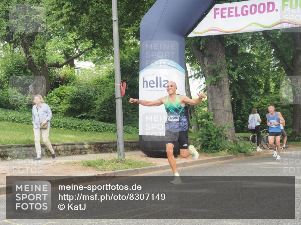 29.06.2025 - hella hamburg halbmarathon KatJ http://msf.ph/oto/8307149 29.06.2025 10:14:45 Zwischen KM18-KM19 2892 meine-sportfotos.de