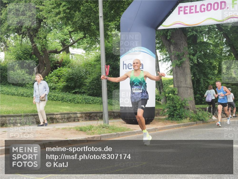 29.06.2025 - hella hamburg halbmarathon KatJ http://msf.ph/oto/8307174 29.06.2025 10:14:45 Zwischen KM18-KM19 2892 meine-sportfotos.de