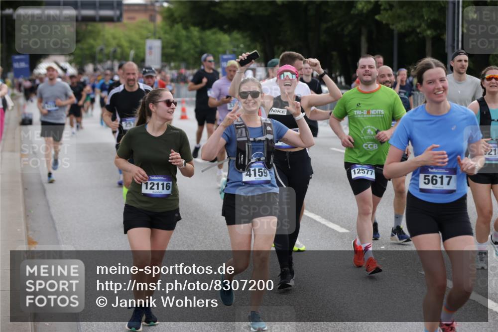 29.06.2025 - hella hamburg halbmarathon Jannik Wohlers http://msf.ph/oto/8307200 29.06.2025 10:38:10 Lombardsbrücke 56, 1721, 2151, 2576, 2660, 3094, 3095, 3216, 3286, 3323, 3726, 3777, 3841, 4028, 4139, 4155, 4159, 4259, 4260, 4316, 4883, 5085, 5089, 5155, 5617, 5684, 5735, 5913, 6695, 6696, 6875, 7117, 7148, 7371, 7561, 7692, 7849, 8583, 8635, 8718, 9004, 9424, 9699, 11635, 11697, 11728, 12075, 12116, 12577, 13000, 13200, 13823, 14096, 15644, 15755, 16174, 16214, 16708, 17091, 17250, 17333, 17478, 18471, 18709 meine-sportfotos.de