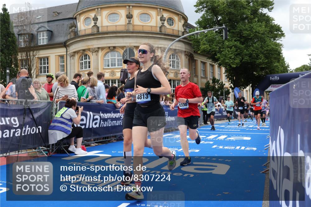 29.06.2025 - hella hamburg halbmarathon Strokosch-Dieckow http://msf.ph/oto/8307224 29.06.2025 10:56:11 Ziel 1193, 4594, 4813, 5465, 5492, 5570, 7547, 7594, 8330, 8639, 9903, 9907, 10789, 12348, 12545, 14363, 15484, 16113, 16634, 17468, 17640, 17642, 18741, 19152 meine-sportfotos.de