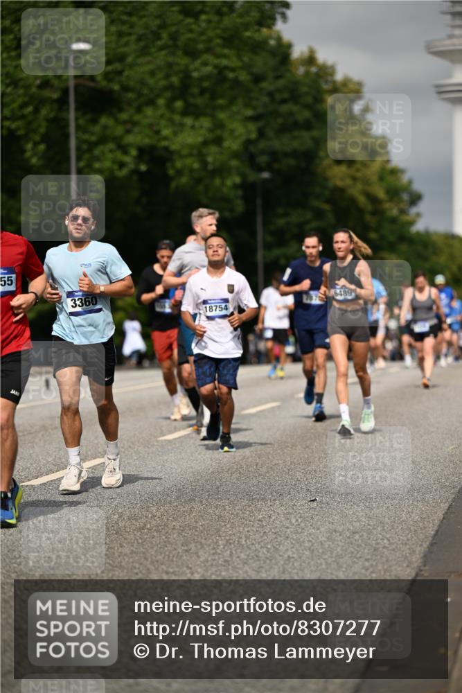 29.06.2025 - hella hamburg halbmarathon Dr. Thomas Lammeyer http://msf.ph/oto/8307277 29.06.2025 10:16:51 Kennedybrücke 1020, 1051, 2531, 2942, 3360, 4187, 4532, 6489, 7873, 8398, 8405, 9705, 10409, 10581 meine-sportfotos.de