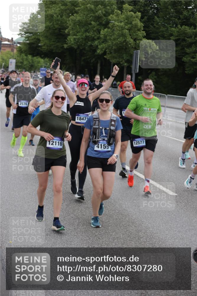 29.06.2025 - hella hamburg halbmarathon Jannik Wohlers http://msf.ph/oto/8307280 29.06.2025 10:38:11 Lombardsbrücke 56, 1721, 2151, 2576, 2660, 2693, 3094, 3095, 3216, 3323, 3726, 3777, 3841, 4028, 4139, 4155, 4159, 4259, 4260, 4316, 4883, 5085, 5089, 5155, 5617, 5684, 5735, 5913, 6695, 6696, 6875, 7117, 7148, 7371, 7561, 7692, 7849, 8583, 8635, 8747, 9004, 9424, 9699, 11635, 11697, 11728, 12075, 12116, 12577, 13000, 13200, 13823, 14096, 15644, 15755, 16174, 16214, 16708, 17091, 17250, 17333, 17478, 18471, 18709 meine-sportfotos.de