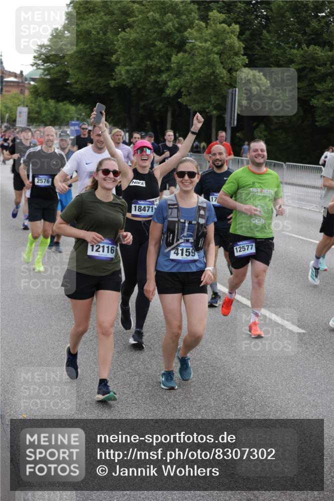 29.06.2025 - hella hamburg halbmarathon Jannik Wohlers http://msf.ph/oto/8307302 29.06.2025 10:38:11 Lombardsbrücke 56, 1721, 2151, 2576, 2660, 2693, 3094, 3095, 3216, 3323, 3726, 3777, 3841, 4028, 4139, 4155, 4159, 4259, 4260, 4316, 4883, 5085, 5089, 5155, 5617, 5684, 5735, 5913, 6695, 6696, 6875, 7117, 7148, 7371, 7561, 7692, 7849, 8583, 8635, 8747, 9004, 9424, 9699, 11635, 11697, 11728, 12075, 12116, 12577, 13000, 13200, 13823, 14096, 15644, 15755, 16174, 16214, 16708, 17091, 17250, 17333, 17478, 18471, 18709 meine-sportfotos.de