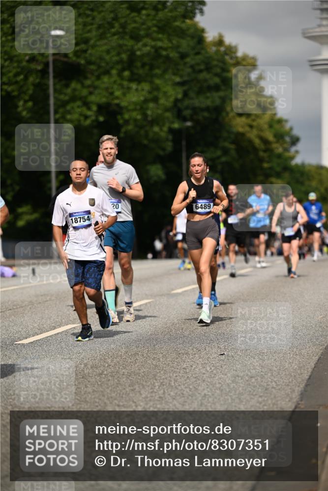 29.06.2025 - hella hamburg halbmarathon Dr. Thomas Lammeyer http://msf.ph/oto/8307351 29.06.2025 10:16:52 Kennedybrücke 1020, 1051, 1328, 2531, 2942, 3360, 4187, 4532, 5597, 5598, 6489, 7873, 8115, 8398, 8405, 9527, 9705, 10409, 10581 meine-sportfotos.de