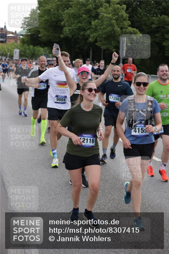 29.06.2025 - hella hamburg halbmarathon Jannik Wohlers http://msf.ph/oto/8307415 29.06.2025 10:38:12 Lombardsbrücke 56, 1721, 2151, 2576, 2660, 2693, 3216, 3323, 3726, 3777, 3841, 4028, 4139, 4155, 4159, 4259, 4260, 4316, 4883, 5085, 5089, 5155, 5617, 5684, 5735, 5913, 6695, 6696, 6875, 7117, 7148, 7371, 7561, 7692, 7849, 8583, 8635, 8747, 9004, 9424, 11635, 11697, 12072, 12075, 12116, 12577, 13000, 13200, 13823, 14096, 15644, 15755, 16174, 16181, 16214, 16346, 16708, 17091, 17250, 17333, 17478, 18471, 18709 meine-sportfotos.de
