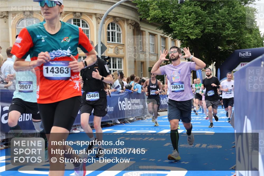 29.06.2025 - hella hamburg halbmarathon Strokosch-Dieckow http://msf.ph/oto/8307465 29.06.2025 10:56:14 Ziel 1193, 4029, 4594, 4813, 5465, 5492, 5672, 7547, 8330, 8639, 9903, 9907, 10789, 11231, 11309, 12348, 14363, 15300, 15484, 16113, 16375, 16634, 17468, 18117, 18495, 18652, 18741, 19152 meine-sportfotos.de