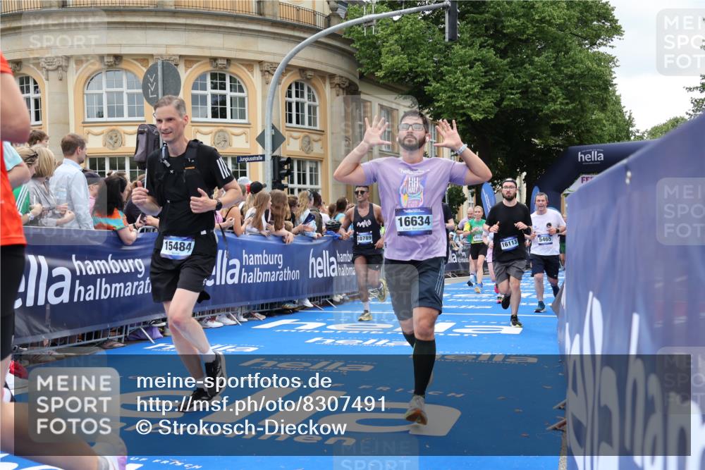 29.06.2025 - hella hamburg halbmarathon Strokosch-Dieckow http://msf.ph/oto/8307491 29.06.2025 10:56:14 Ziel 1193, 4029, 4594, 4813, 5465, 5492, 5672, 7547, 8330, 8639, 9903, 9907, 10789, 11231, 11309, 12348, 14363, 15300, 15484, 16113, 16375, 16634, 17468, 18117, 18495, 18652, 18741, 19152 meine-sportfotos.de