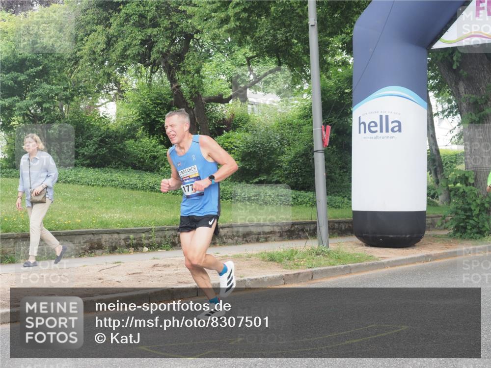 29.06.2025 - hella hamburg halbmarathon KatJ http://msf.ph/oto/8307501 29.06.2025 10:14:47 Zwischen KM18-KM19 5612 meine-sportfotos.de