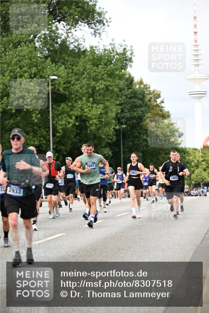 29.06.2025 - hella hamburg halbmarathon Dr. Thomas Lammeyer http://msf.ph/oto/8307518 29.06.2025 10:38:17 Kennedybrücke 1025, 1705, 1764, 1787, 2038, 2276, 2464, 2496, 2510, 2511, 2933, 3264, 3340, 3345, 3848, 4445, 4824, 4826, 4942, 5096, 5566, 5569, 5691, 6034, 6109, 6364, 6515, 6516, 6574, 6718, 6727, 7027, 7324, 7329, 7565, 7653, 7982, 8202, 8277, 8282, 8349, 8401, 9094, 9875, 10007, 10048, 10071, 10561, 10564, 11229, 11338, 11432 meine-sportfotos.de