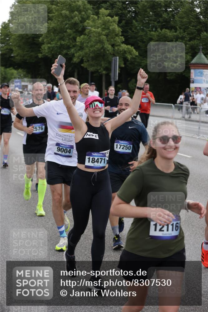 29.06.2025 - hella hamburg halbmarathon Jannik Wohlers http://msf.ph/oto/8307530 29.06.2025 10:38:13 Lombardsbrücke 56, 1721, 2151, 2576, 2660, 2693, 3216, 3323, 3726, 3841, 4028, 4139, 4155, 4159, 4259, 4260, 4316, 4883, 5085, 5089, 5155, 5617, 5684, 5913, 6695, 6696, 6875, 7117, 7148, 7371, 7561, 7692, 7849, 8583, 8635, 8747, 9004, 9455, 11635, 11697, 12072, 12075, 12116, 12577, 13000, 13200, 13823, 14096, 15644, 15755, 16174, 16181, 16214, 16346, 16708, 17091, 17250, 17333, 17478, 18471, 18709 meine-sportfotos.de
