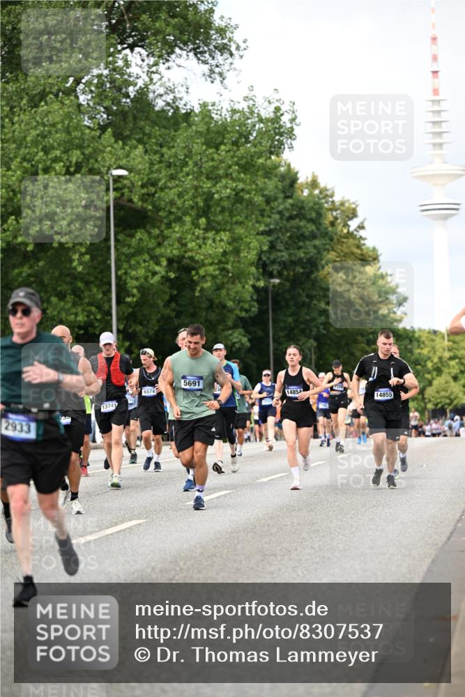 29.06.2025 - hella hamburg halbmarathon Dr. Thomas Lammeyer http://msf.ph/oto/8307537 29.06.2025 10:38:17 Kennedybrücke 1025, 1705, 1764, 1787, 2038, 2276, 2464, 2496, 2510, 2511, 2933, 3264, 3340, 3345, 3848, 4445, 4824, 4826, 4942, 5096, 5566, 5569, 5691, 6034, 6109, 6364, 6515, 6516, 6574, 6718, 6727, 7027, 7324, 7329, 7565, 7653, 7982, 8202, 8277, 8282, 8349, 8401, 9094, 9875, 10007, 10048, 10071, 10561, 10564, 11229, 11338, 11432 meine-sportfotos.de