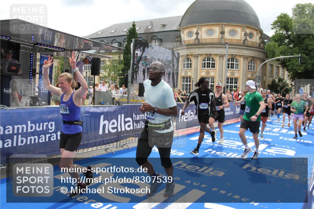 29.06.2025 - hella hamburg halbmarathon Michael Strokosch http://msf.ph/oto/8307539 29.06.2025 10:58:02 Ziel 1200, 2025, 3093, 3141, 3575, 4579, 6531, 7138, 7159, 7189, 8089, 10036, 11394, 11832, 12378, 12773, 13465, 14881, 15090, 15349, 15527, 18762 meine-sportfotos.de
