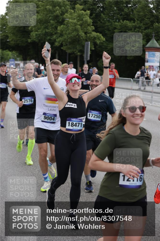29.06.2025 - hella hamburg halbmarathon Jannik Wohlers http://msf.ph/oto/8307548 29.06.2025 10:38:13 Lombardsbrücke 56, 1721, 2151, 2576, 2660, 2693, 3216, 3323, 3726, 3841, 4028, 4139, 4155, 4159, 4259, 4260, 4316, 4883, 5085, 5089, 5155, 5617, 5684, 5913, 6695, 6696, 6875, 7117, 7148, 7371, 7561, 7692, 7849, 8583, 8635, 8747, 9004, 9455, 11635, 11697, 12072, 12075, 12116, 12577, 13000, 13200, 13823, 14096, 15644, 15755, 16174, 16181, 16214, 16346, 16708, 17091, 17250, 17333, 17478, 18471, 18709 meine-sportfotos.de