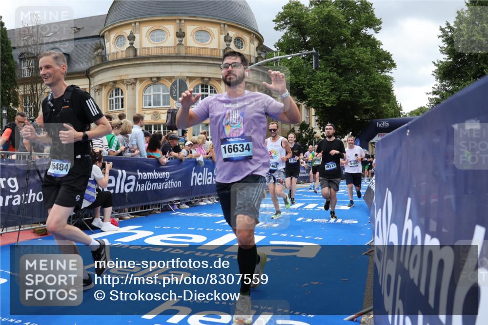 29.06.2025 - hella hamburg halbmarathon Strokosch-Dieckow http://msf.ph/oto/8307559 29.06.2025 10:56:15 Ziel 1193, 4029, 5465, 5492, 5672, 7547, 8330, 8639, 9903, 9907, 10789, 11231, 11309, 12348, 14363, 15300, 15484, 16113, 16375, 16634, 17468, 18117, 18495, 18652, 18741, 19152 meine-sportfotos.de