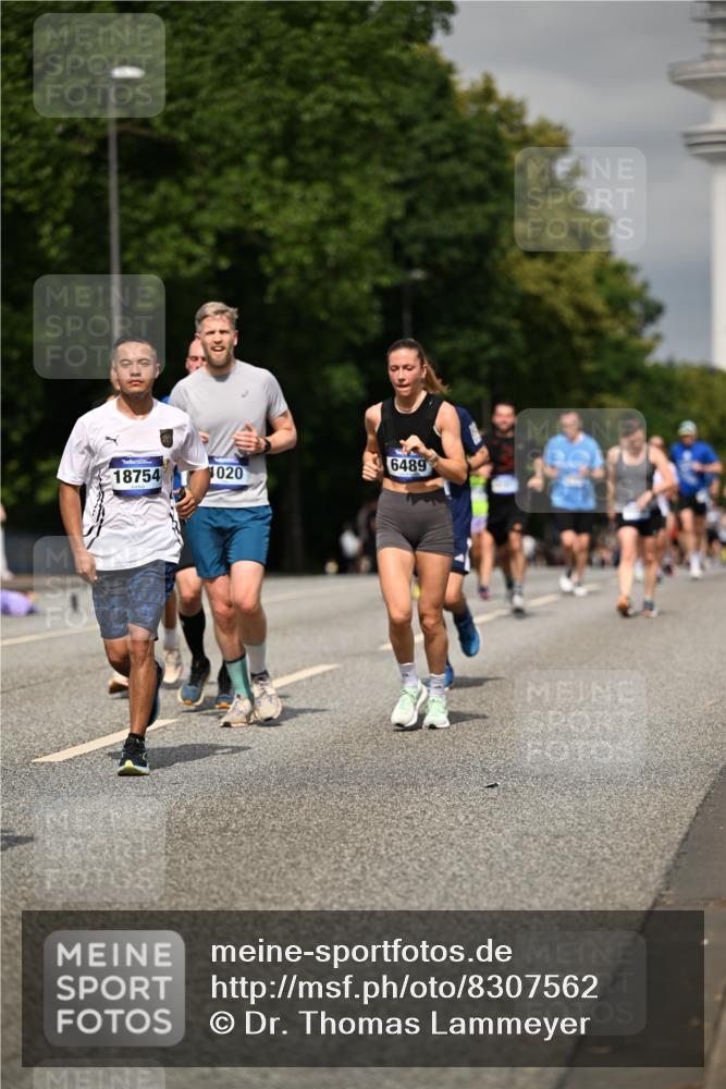 29.06.2025 - hella hamburg halbmarathon Dr. Thomas Lammeyer http://msf.ph/oto/8307562 29.06.2025 10:16:52 Kennedybrücke 1020, 1051, 1328, 2531, 2942, 3360, 4187, 4532, 5597, 5598, 6489, 7873, 8115, 8398, 8405, 9527, 9705, 10409, 10581 meine-sportfotos.de