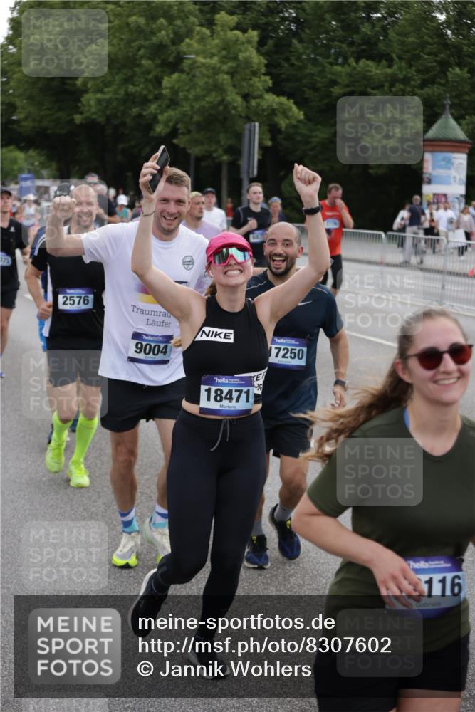 29.06.2025 - hella hamburg halbmarathon Jannik Wohlers http://msf.ph/oto/8307602 29.06.2025 10:38:13 Lombardsbrücke 56, 1721, 2151, 2576, 2660, 2693, 3216, 3323, 3726, 3841, 4028, 4139, 4155, 4159, 4259, 4260, 4316, 4883, 5085, 5089, 5155, 5617, 5684, 5913, 6695, 6696, 6875, 7117, 7148, 7371, 7561, 7692, 7849, 8583, 8635, 8747, 9004, 9455, 11635, 11697, 12072, 12075, 12116, 12577, 13000, 13200, 13823, 14096, 15644, 15755, 16174, 16181, 16214, 16346, 16708, 17091, 17250, 17333, 17478, 18471, 18709 meine-sportfotos.de