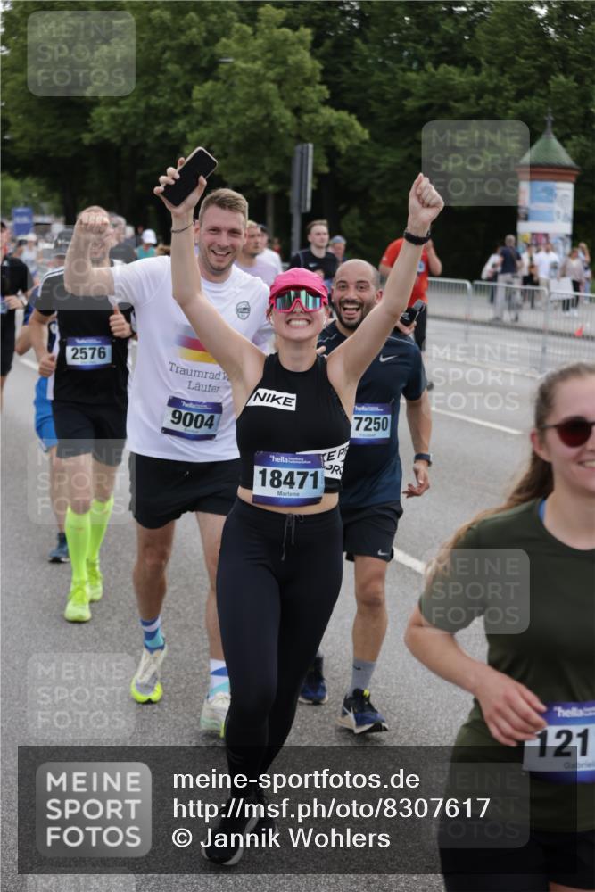 29.06.2025 - hella hamburg halbmarathon Jannik Wohlers http://msf.ph/oto/8307617 29.06.2025 10:38:13 Lombardsbrücke 56, 1721, 2151, 2576, 2660, 2693, 3216, 3323, 3726, 3841, 4028, 4139, 4155, 4159, 4259, 4260, 4316, 4883, 5085, 5089, 5155, 5617, 5684, 5913, 6695, 6696, 6875, 7117, 7148, 7371, 7561, 7692, 7849, 8583, 8635, 8747, 9004, 9455, 11635, 11697, 12072, 12075, 12116, 12577, 13000, 13200, 13823, 14096, 15644, 15755, 16174, 16181, 16214, 16346, 16708, 17091, 17250, 17333, 17478, 18471, 18709 meine-sportfotos.de