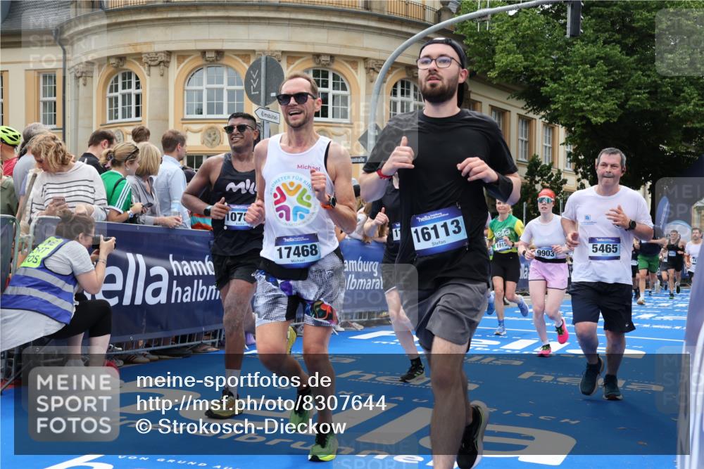 29.06.2025 - hella hamburg halbmarathon Strokosch-Dieckow http://msf.ph/oto/8307644 29.06.2025 10:56:16 Ziel 1193, 3048, 4029, 5465, 5672, 7547, 8639, 9622, 9903, 9907, 10789, 11231, 11309, 12348, 14363, 15300, 15484, 16113, 16375, 16634, 17468, 18117, 18495, 18652, 18741, 19152 meine-sportfotos.de