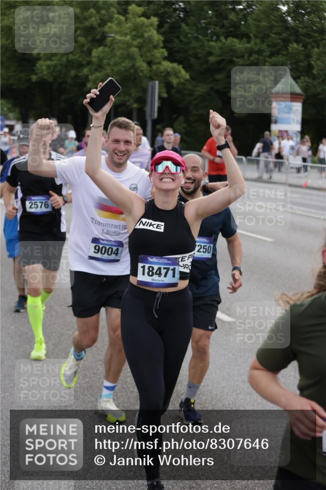 29.06.2025 - hella hamburg halbmarathon Jannik Wohlers http://msf.ph/oto/8307646 29.06.2025 10:38:13 Lombardsbrücke 56, 1721, 2151, 2576, 2660, 2693, 3216, 3323, 3726, 3841, 4028, 4139, 4155, 4159, 4259, 4260, 4316, 4883, 5085, 5089, 5155, 5617, 5684, 5913, 6695, 6696, 6875, 7117, 7148, 7371, 7561, 7692, 7849, 8583, 8635, 8747, 9004, 9455, 11635, 11697, 12072, 12075, 12116, 12577, 13000, 13200, 13823, 14096, 15644, 15755, 16174, 16181, 16214, 16346, 16708, 17091, 17250, 17333, 17478, 18471, 18709 meine-sportfotos.de