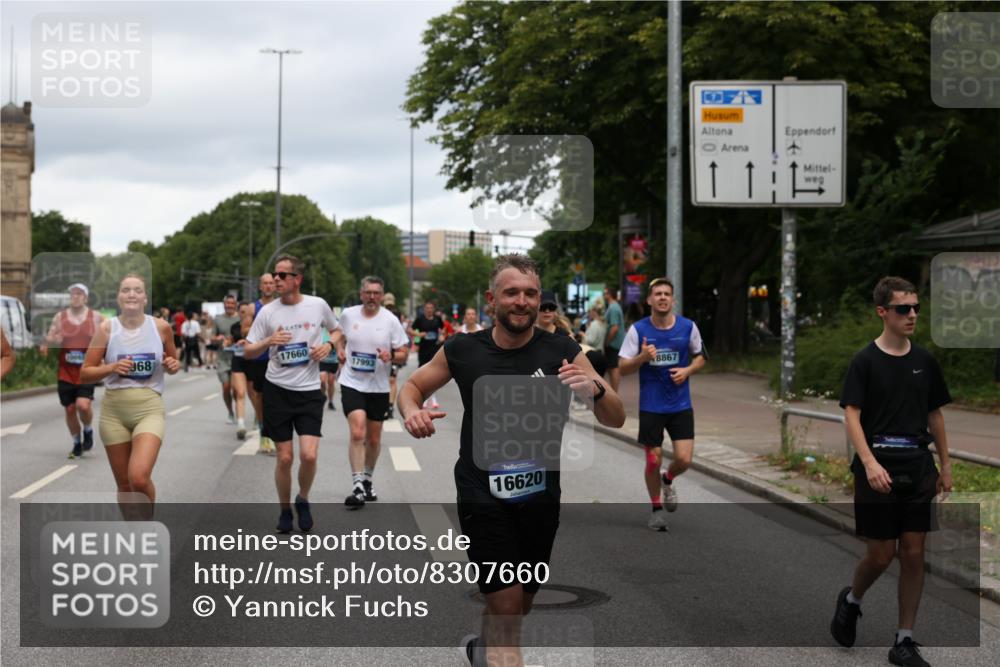 29.06.2025 - hella hamburg halbmarathon Yannick Fuchs http://msf.ph/oto/8307660 29.06.2025 10:50:27 20KM 1583, 1877, 1955, 2083, 2741, 3413, 4152, 4594, 4813, 5418, 5492, 5570, 5744, 6399, 7037, 7547, 8542, 8652, 8669, 8968, 8996, 9246, 9884, 9903, 9907, 9934, 10084, 10093, 10665, 11870, 12348, 12590, 12712, 13394, 13666, 13691, 13750, 14408, 14588, 14678, 14867, 15097, 15407, 15431, 15695, 16008, 16009, 16121, 16620, 16634, 16679, 17268, 17660, 17993, 18117, 18719, 18867, 18899, 19091 meine-sportfotos.de