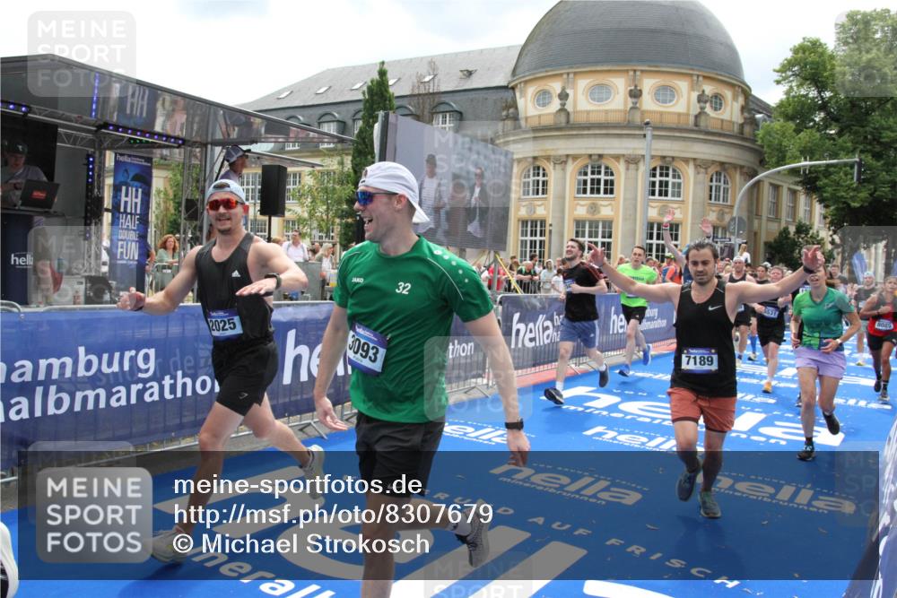 29.06.2025 - hella hamburg halbmarathon Michael Strokosch http://msf.ph/oto/8307679 29.06.2025 10:58:03 Ziel 1200, 2025, 3093, 3141, 3575, 4579, 6531, 6892, 7159, 7189, 8089, 10036, 11394, 11832, 12378, 12773, 13465, 14881, 15090, 15349, 15527, 18762 meine-sportfotos.de