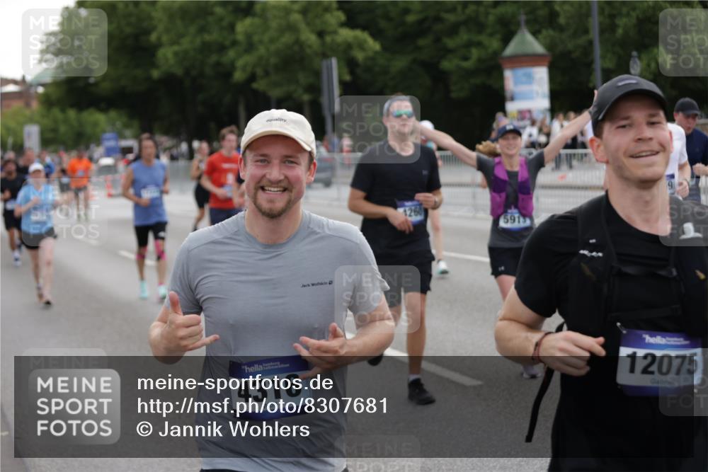 29.06.2025 - hella hamburg halbmarathon Jannik Wohlers http://msf.ph/oto/8307681 29.06.2025 10:38:16 Lombardsbrücke 56, 1721, 2576, 2660, 2693, 3216, 3323, 3726, 3927, 4028, 4139, 4155, 4259, 4260, 4316, 5617, 5684, 5913, 6695, 6696, 6875, 7148, 7263, 7371, 7561, 7692, 7849, 8367, 8583, 8635, 8747, 9004, 9455, 11059, 11635, 11697, 12072, 12075, 12577, 13000, 13823, 14096, 15644, 15755, 16174, 16181, 16214, 16346, 17250, 17333, 17478, 18050, 18471, 18504, 18709 meine-sportfotos.de