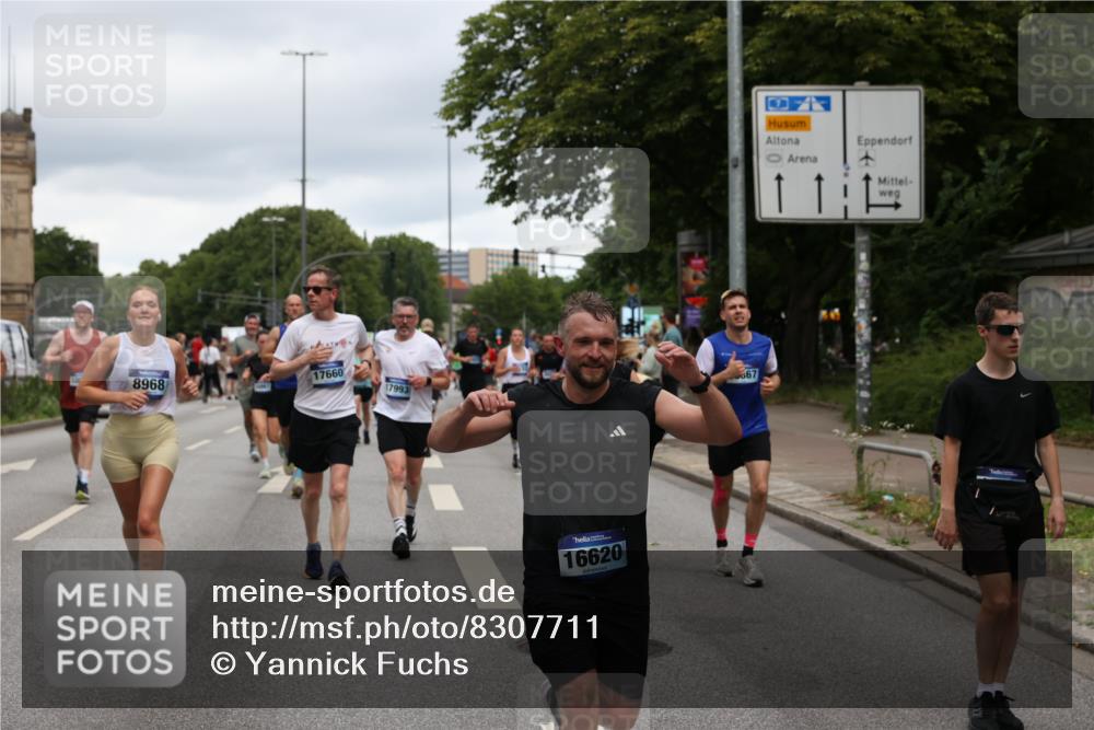 29.06.2025 - hella hamburg halbmarathon Yannick Fuchs http://msf.ph/oto/8307711 29.06.2025 10:50:27 20KM 1583, 1877, 1955, 2083, 2741, 3413, 4152, 4594, 4813, 5418, 5492, 5570, 5744, 6399, 7037, 7547, 8542, 8652, 8669, 8968, 8996, 9246, 9884, 9903, 9907, 9934, 10084, 10093, 10665, 11870, 12348, 12590, 12712, 13394, 13666, 13691, 13750, 14408, 14588, 14678, 14867, 15097, 15407, 15431, 15695, 16008, 16009, 16121, 16620, 16634, 16679, 17268, 17660, 17993, 18117, 18719, 18867, 18899, 19091 meine-sportfotos.de