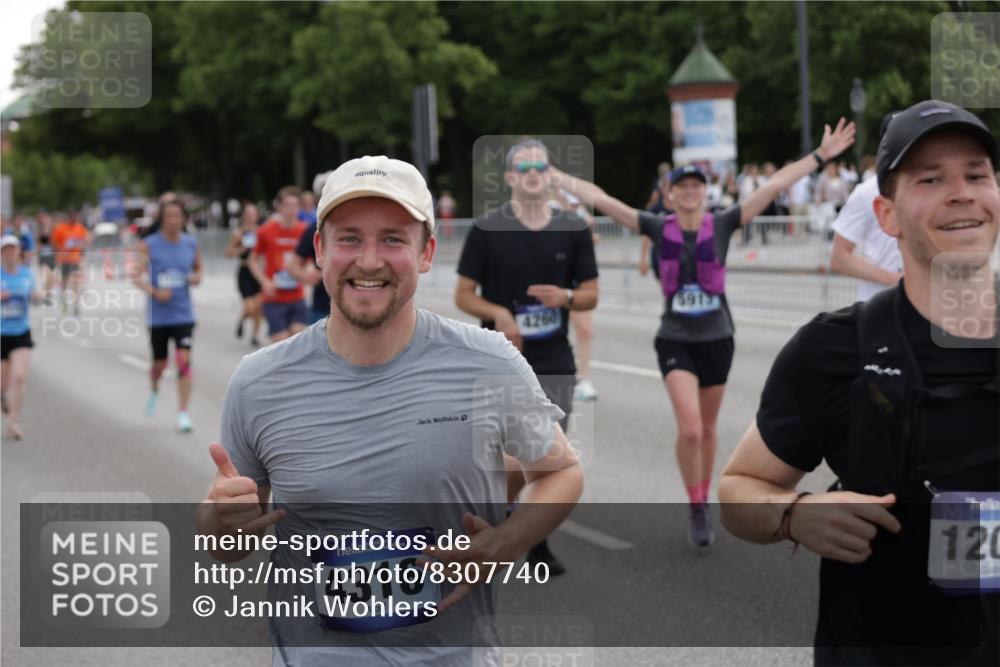 29.06.2025 - hella hamburg halbmarathon Jannik Wohlers http://msf.ph/oto/8307740 29.06.2025 10:38:16 Lombardsbrücke 56, 1721, 2576, 2660, 2693, 3216, 3323, 3726, 3927, 4028, 4139, 4155, 4259, 4260, 4316, 5617, 5684, 5913, 6695, 6696, 6875, 7148, 7263, 7371, 7561, 7692, 7849, 8367, 8583, 8635, 8747, 9004, 9455, 11059, 11635, 11697, 12072, 12075, 12577, 13000, 13823, 14096, 15644, 15755, 16174, 16181, 16214, 16346, 17250, 17333, 17478, 18050, 18471, 18504, 18709 meine-sportfotos.de
