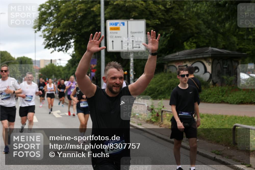 29.06.2025 - hella hamburg halbmarathon Yannick Fuchs http://msf.ph/oto/8307757 29.06.2025 10:50:27 20KM 1583, 1877, 1955, 2083, 2741, 3413, 4152, 4594, 4813, 5418, 5492, 5570, 5744, 6399, 7037, 7547, 8542, 8652, 8669, 8968, 8996, 9246, 9884, 9903, 9907, 9934, 10084, 10093, 10665, 11870, 12348, 12590, 12712, 13394, 13666, 13691, 13750, 14408, 14588, 14678, 14867, 15097, 15407, 15431, 15695, 16008, 16009, 16121, 16620, 16634, 16679, 17268, 17660, 17993, 18117, 18719, 18867, 18899, 19091 meine-sportfotos.de