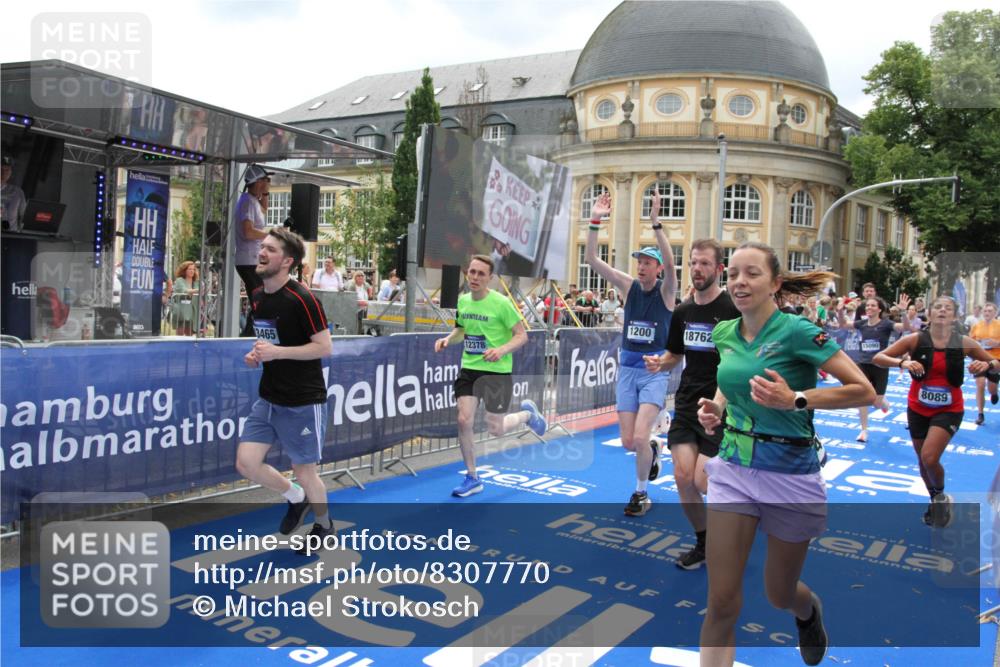 29.06.2025 - hella hamburg halbmarathon Michael Strokosch http://msf.ph/oto/8307770 29.06.2025 10:58:04 Ziel 1200, 1611, 2025, 3093, 3141, 3575, 4319, 4579, 6531, 6892, 7159, 7189, 8089, 10036, 11832, 12378, 12773, 13465, 14881, 15090, 15527, 18762 meine-sportfotos.de