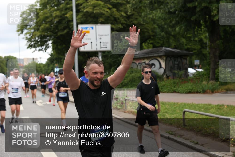 29.06.2025 - hella hamburg halbmarathon Yannick Fuchs http://msf.ph/oto/8307806 29.06.2025 10:50:27 20KM 1583, 1877, 1955, 2083, 2741, 3413, 4152, 4594, 4813, 5418, 5492, 5570, 5744, 6399, 7037, 7547, 8542, 8652, 8669, 8968, 8996, 9246, 9884, 9903, 9907, 9934, 10084, 10093, 10665, 11870, 12348, 12590, 12712, 13394, 13666, 13691, 13750, 14408, 14588, 14678, 14867, 15097, 15407, 15431, 15695, 16008, 16009, 16121, 16620, 16634, 16679, 17268, 17660, 17993, 18117, 18719, 18867, 18899, 19091 meine-sportfotos.de