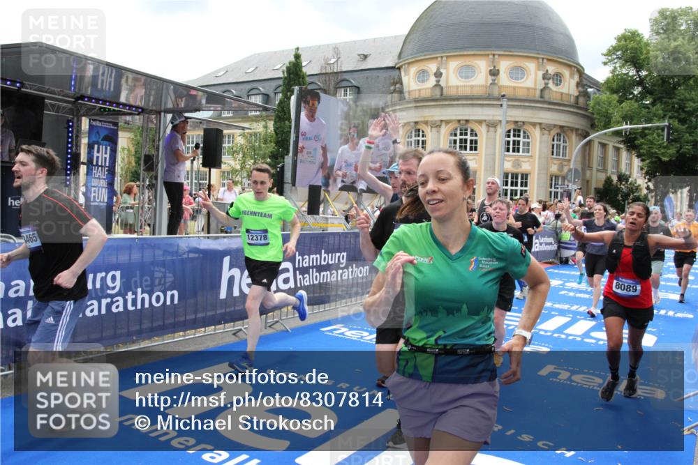 29.06.2025 - hella hamburg halbmarathon Michael Strokosch http://msf.ph/oto/8307814 29.06.2025 10:58:05 Ziel 1200, 1611, 2025, 3093, 3141, 4319, 4579, 6531, 6892, 7189, 8089, 10036, 10408, 11832, 12378, 12773, 13465, 13666, 15090, 15527, 18762 meine-sportfotos.de