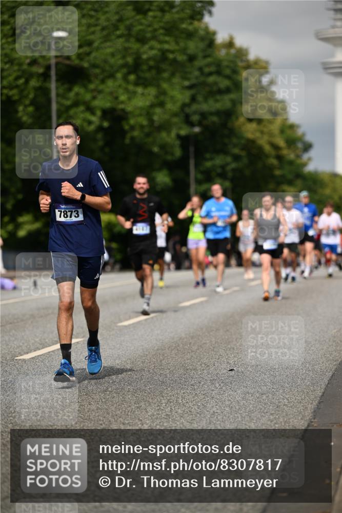 29.06.2025 - hella hamburg halbmarathon Dr. Thomas Lammeyer http://msf.ph/oto/8307817 29.06.2025 10:16:55 Kennedybrücke 1020, 1051, 1328, 2531, 2942, 3360, 4187, 4532, 4554, 5597, 5598, 6489, 7873, 8115, 8398, 8405, 9527, 9705, 10409, 10581 meine-sportfotos.de
