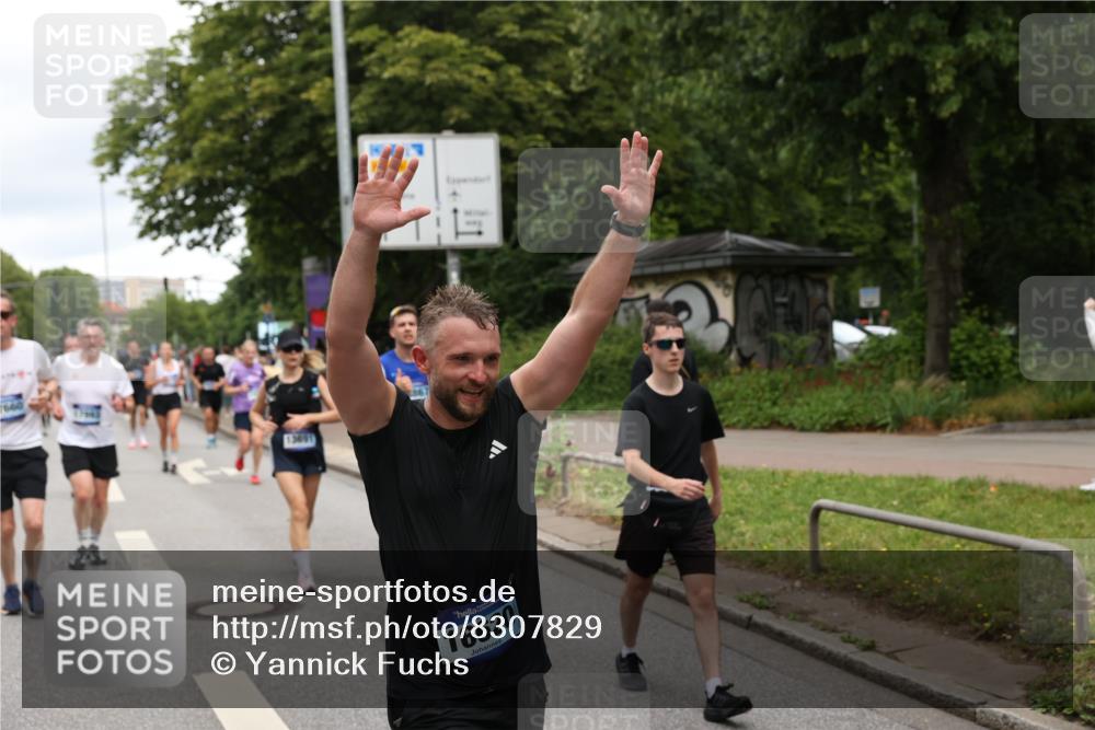 29.06.2025 - hella hamburg halbmarathon Yannick Fuchs http://msf.ph/oto/8307829 29.06.2025 10:50:27 20KM 1583, 1877, 1955, 2083, 2741, 3413, 4152, 4594, 4813, 5418, 5492, 5570, 5744, 6399, 7037, 7547, 8542, 8652, 8669, 8968, 8996, 9246, 9884, 9903, 9907, 9934, 10084, 10093, 10665, 11870, 12348, 12590, 12712, 13394, 13666, 13691, 13750, 14408, 14588, 14678, 14867, 15097, 15407, 15431, 15695, 16008, 16009, 16121, 16620, 16634, 16679, 17268, 17660, 17993, 18117, 18719, 18867, 18899, 19091 meine-sportfotos.de