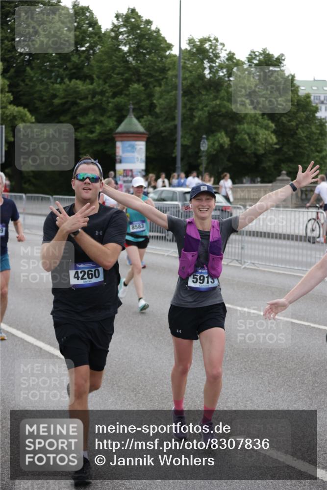 29.06.2025 - hella hamburg halbmarathon Jannik Wohlers http://msf.ph/oto/8307836 29.06.2025 10:38:17 Lombardsbrücke 56, 1721, 2576, 2660, 2693, 3216, 3323, 3726, 3927, 4028, 4139, 4155, 4259, 4260, 4316, 5617, 5684, 5913, 6695, 6696, 6875, 7148, 7263, 7371, 7561, 7692, 7849, 8367, 8583, 8635, 8747, 9004, 9455, 11059, 11635, 11697, 12028, 12072, 12075, 12577, 13000, 14096, 15755, 16174, 16181, 16346, 17250, 17333, 17478, 18050, 18471, 18504, 18709 meine-sportfotos.de