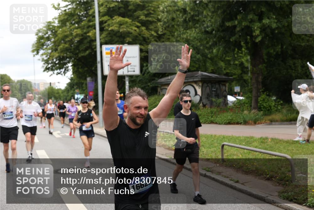 29.06.2025 - hella hamburg halbmarathon Yannick Fuchs http://msf.ph/oto/8307845 29.06.2025 10:50:27 20KM 1583, 1877, 1955, 2083, 2741, 3413, 4152, 4594, 4813, 5418, 5492, 5570, 5744, 6399, 7037, 7547, 8542, 8652, 8669, 8968, 8996, 9246, 9884, 9903, 9907, 9934, 10084, 10093, 10665, 11870, 12348, 12590, 12712, 13394, 13666, 13691, 13750, 14408, 14588, 14678, 14867, 15097, 15407, 15431, 15695, 16008, 16009, 16121, 16620, 16634, 16679, 17268, 17660, 17993, 18117, 18719, 18867, 18899, 19091 meine-sportfotos.de