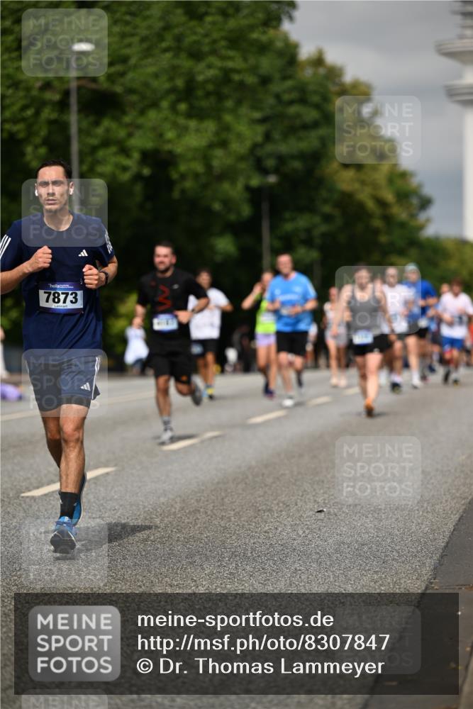 29.06.2025 - hella hamburg halbmarathon Dr. Thomas Lammeyer http://msf.ph/oto/8307847 29.06.2025 10:16:56 Kennedybrücke 1020, 1051, 1328, 2531, 2942, 3360, 4187, 4532, 4554, 5597, 5598, 6489, 7873, 8115, 8398, 8405, 9527, 9705, 10409, 10581 meine-sportfotos.de