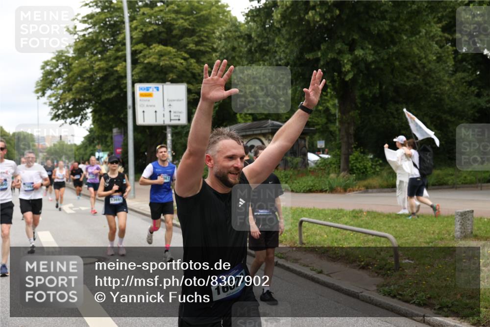 29.06.2025 - hella hamburg halbmarathon Yannick Fuchs http://msf.ph/oto/8307902 29.06.2025 10:50:28 20KM 1583, 1955, 2083, 2741, 3413, 4152, 4594, 4813, 5418, 5492, 5570, 5744, 6399, 6416, 6835, 7037, 7547, 8542, 8652, 8669, 8968, 8996, 9246, 9727, 9884, 9903, 9907, 9934, 10084, 10093, 10665, 11870, 12348, 12440, 12590, 12712, 13394, 13666, 13691, 13750, 14408, 14588, 14678, 14867, 15097, 15407, 15431, 15695, 16008, 16009, 16121, 16620, 16634, 16679, 17268, 17660, 17993, 18719, 18867, 18899, 19091 meine-sportfotos.de