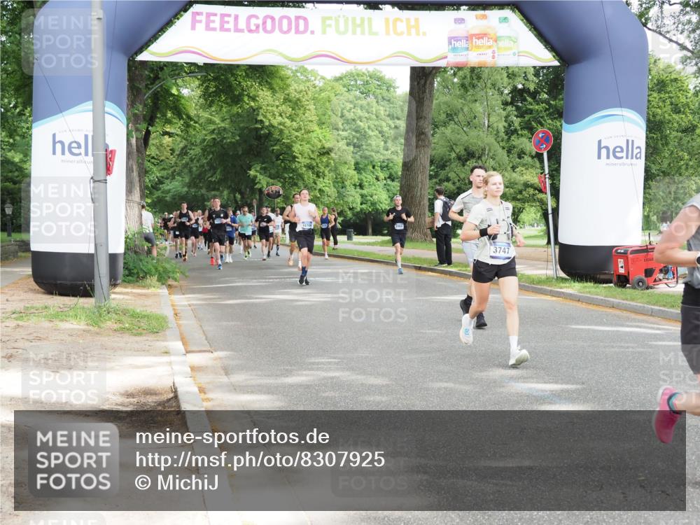29.06.2025 - hella hamburg halbmarathon MichiJ http://msf.ph/oto/8307925 29.06.2025 10:35:41 Zwischen KM18-KM19 1696, 2864, 3747, 5362, 6168, 9482, 12870, 16175, 16766, 18922 meine-sportfotos.de