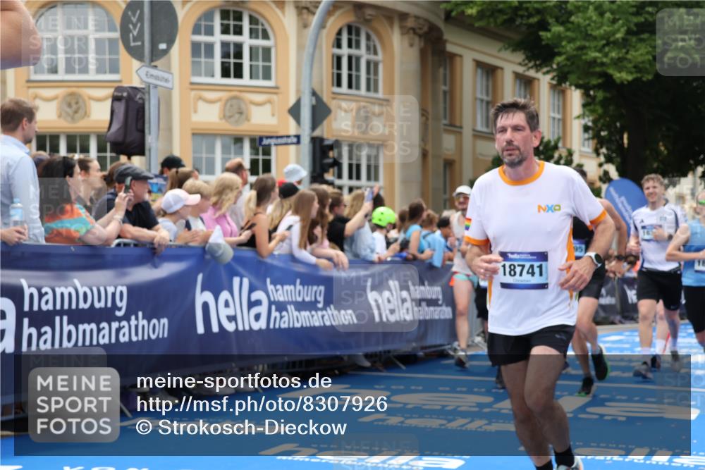 29.06.2025 - hella hamburg halbmarathon Strokosch-Dieckow http://msf.ph/oto/8307926 29.06.2025 10:56:20 Ziel 1193, 3048, 4029, 5465, 5672, 7547, 7742, 8863, 9622, 9903, 10665, 10789, 11231, 11309, 12348, 15300, 15818, 16375, 17468, 17734, 18117, 18495, 18652, 18741, 19152 meine-sportfotos.de
