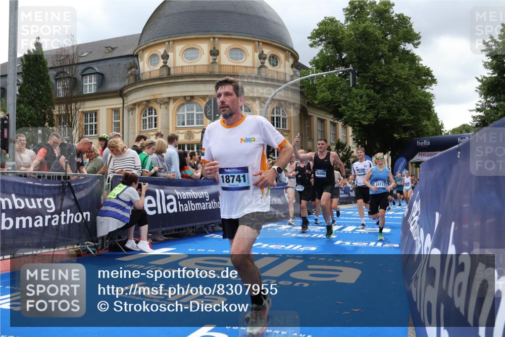 29.06.2025 - hella hamburg halbmarathon Strokosch-Dieckow http://msf.ph/oto/8307955 29.06.2025 10:56:21 Ziel 1193, 3048, 4029, 5465, 5672, 6399, 7547, 7742, 8863, 9622, 9903, 10665, 10789, 11231, 11309, 12348, 15300, 15818, 16257, 16375, 17734, 18117, 18495, 18652, 18741, 19152 meine-sportfotos.de